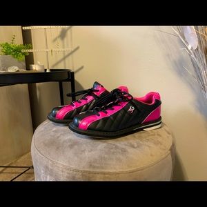 Bowling shoes, 3G size 6.